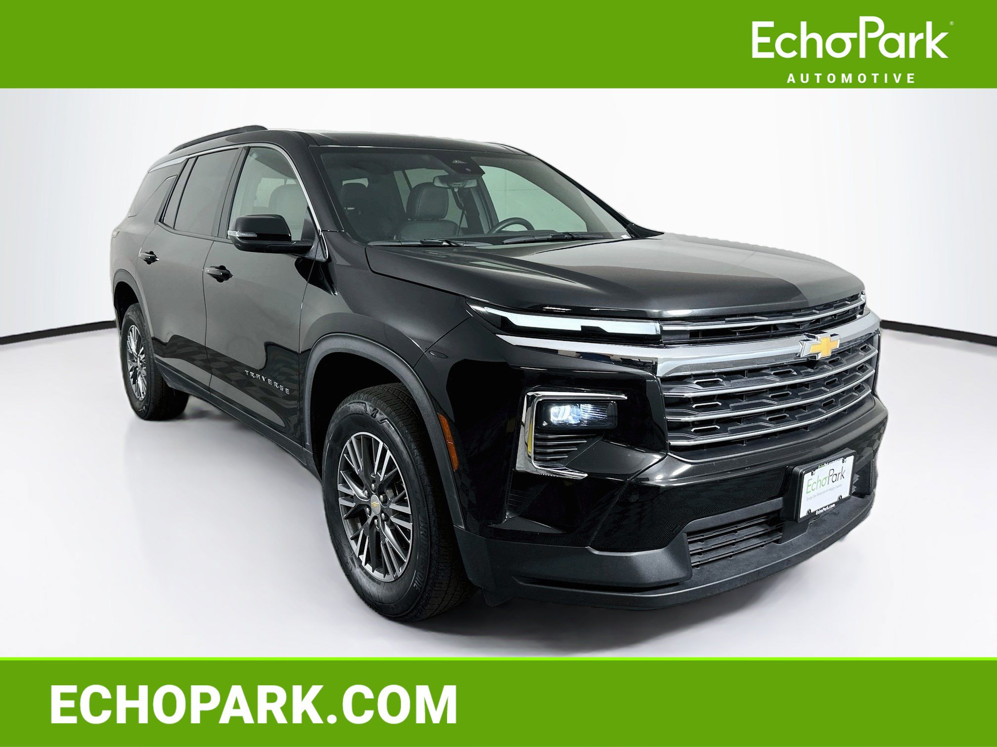 Used 2025 Chevrolet Traverse LT