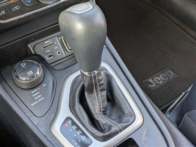 Used 2016 Jeep Cherokee Limited w/ Luxury Group image 12