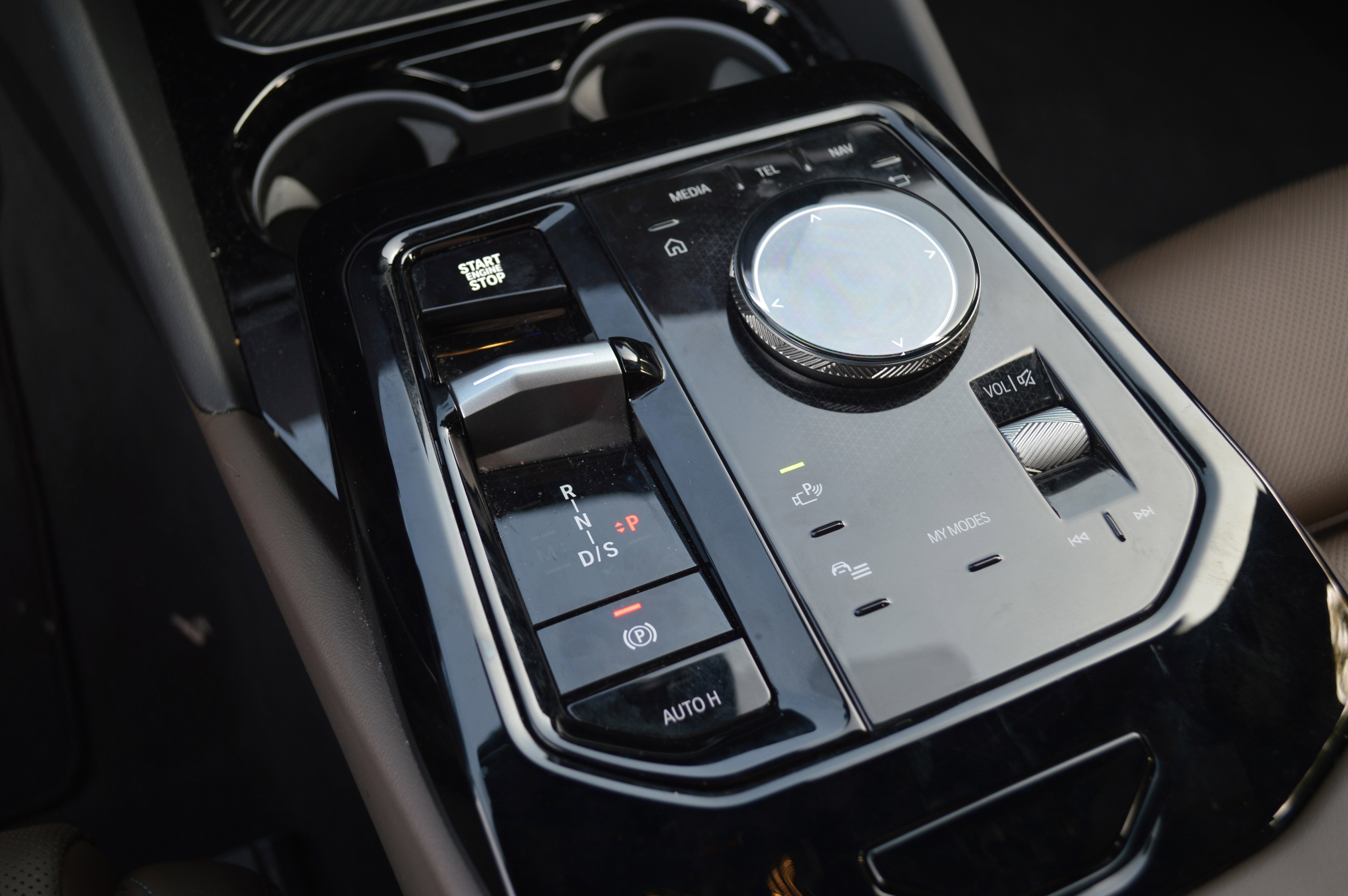 Used 2025 BMW 530i xDrive w/ Premium Package image 24