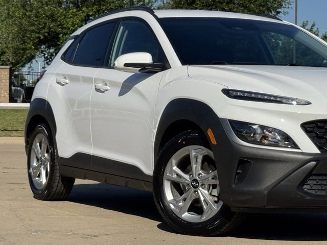Used 2023 Hyundai Kona SEL FWD image 3