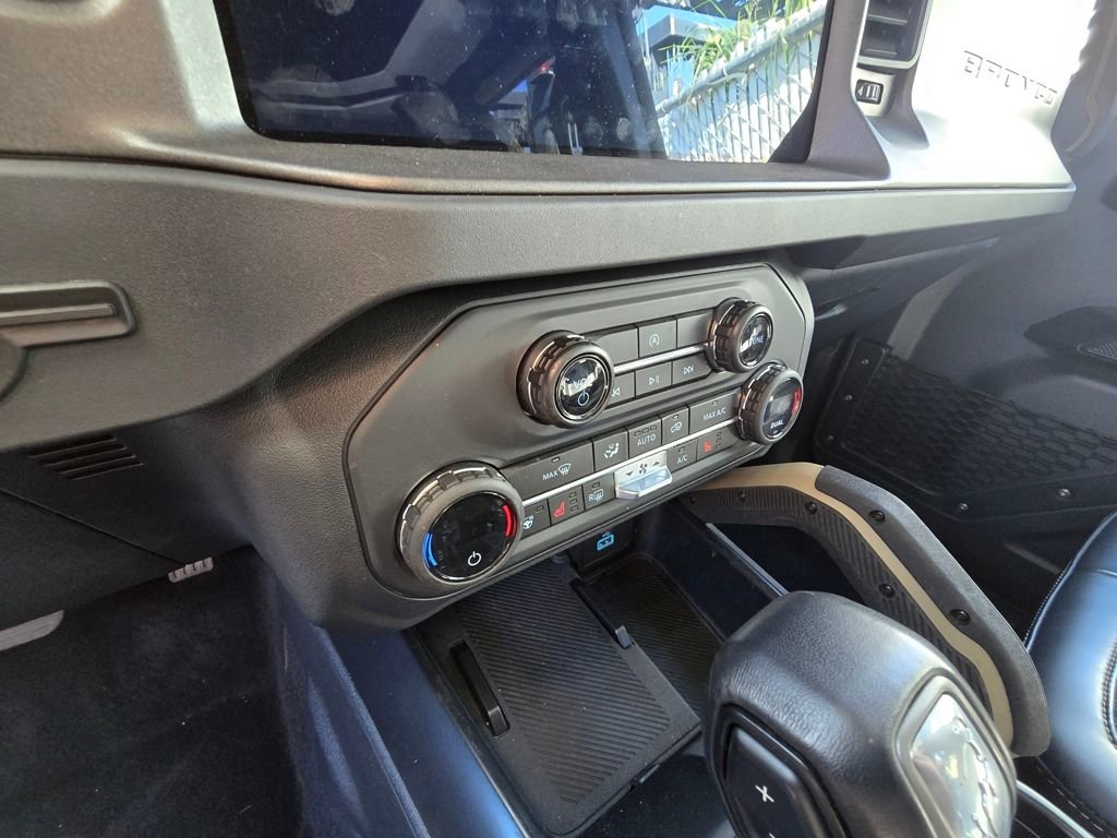 Used 2025 Ford Bronco Badlands image 15