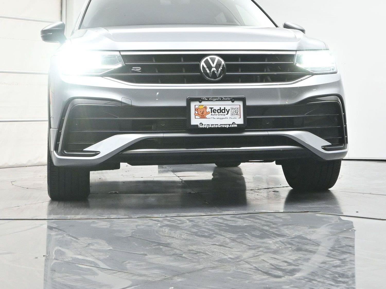 Used 2024 Volkswagen Tiguan SE R-Line AWD/4WD image 28