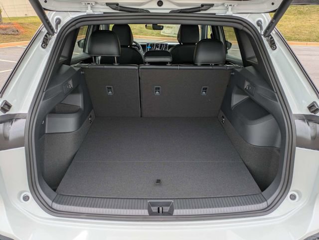 New 2026 Volkswagen Tiguan SE R-Line FWD image 13