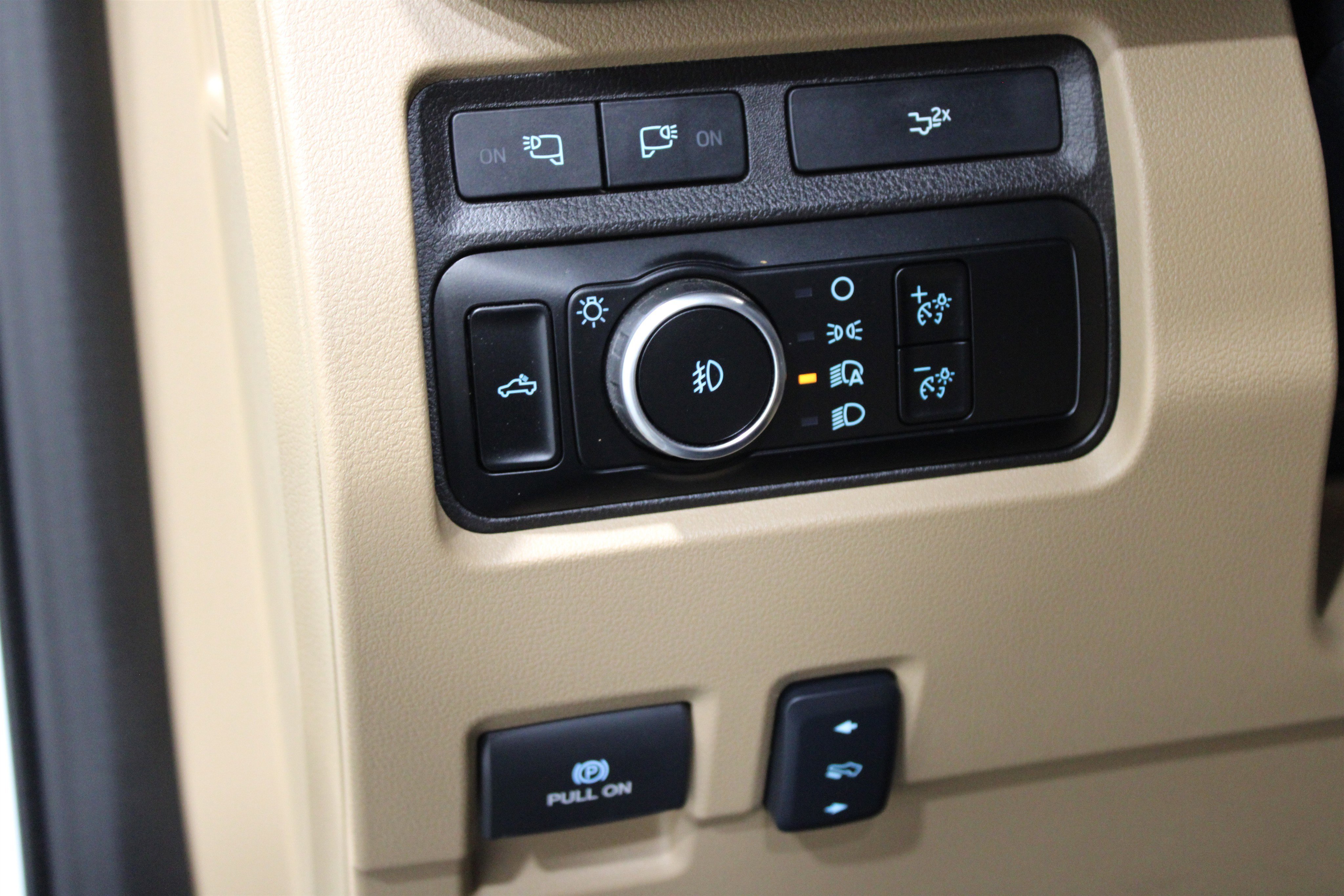 Used 2024 Ford F350 Lariat w/ Lariat Ultimate Package image 8