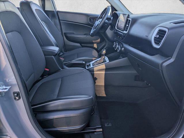 Used 2022 Hyundai Venue Limited image 20