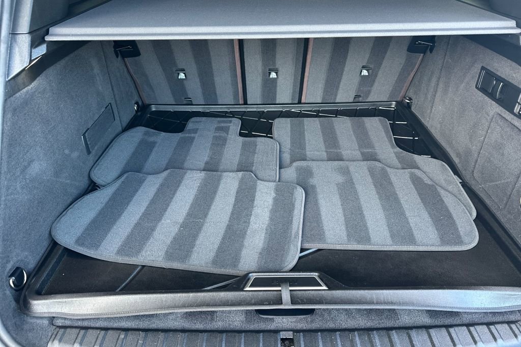 Used 2024 BMW iX xDrive50 w/ Premium Package image 16