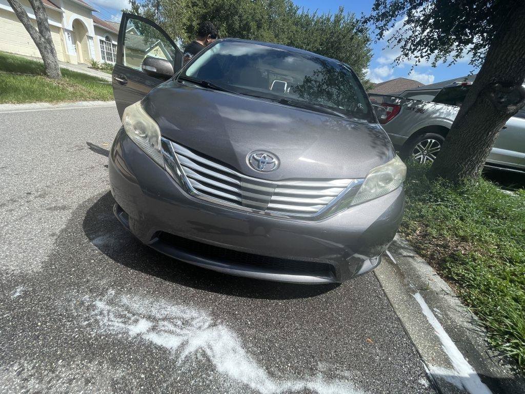 Used 2014 Toyota Sienna Limited w/ Limited Premium Package FWD image 2