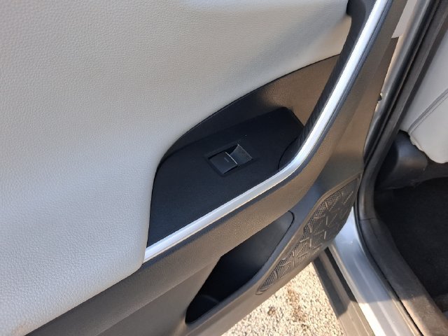 Used 2022 Toyota RAV4 Limited AWD/4WD image 10