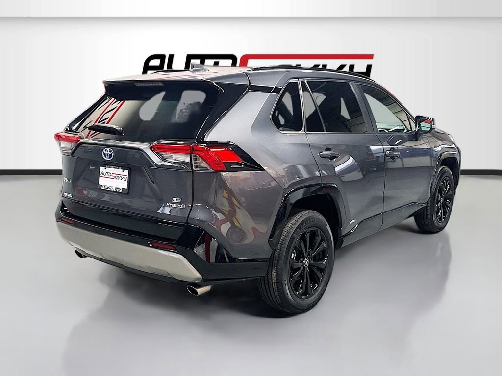Used 2024 Toyota RAV4 SE w/ Convenience Package image 7