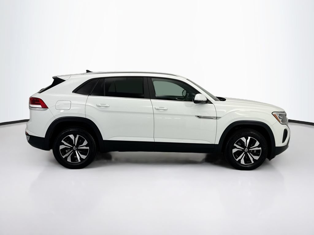 Used 2024 Volkswagen Atlas Cross Sport SE FWD image 4