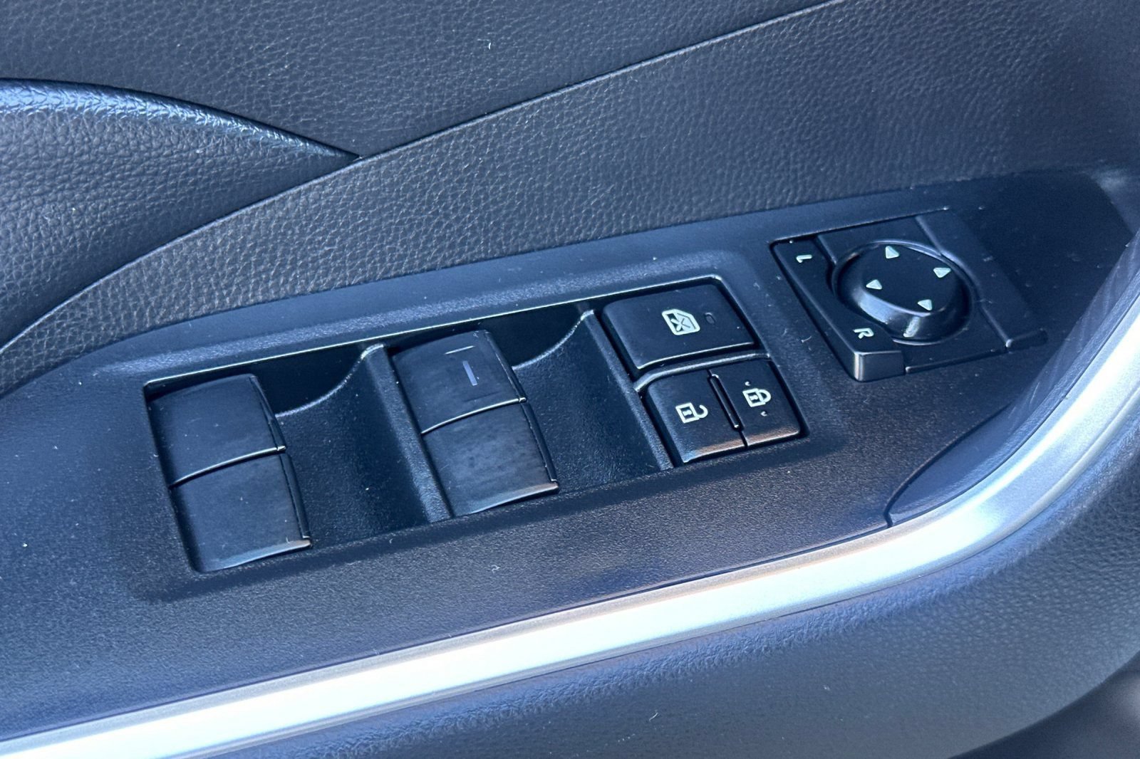 Used 2024 Toyota RAV4 LE AWD/4WD image 13