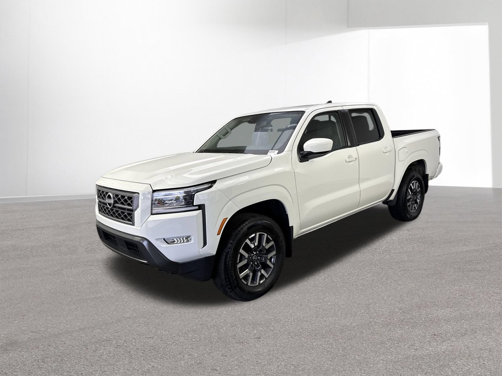 Used 2024 Nissan Frontier SL w/ Technology Package AWD/4WD image 2