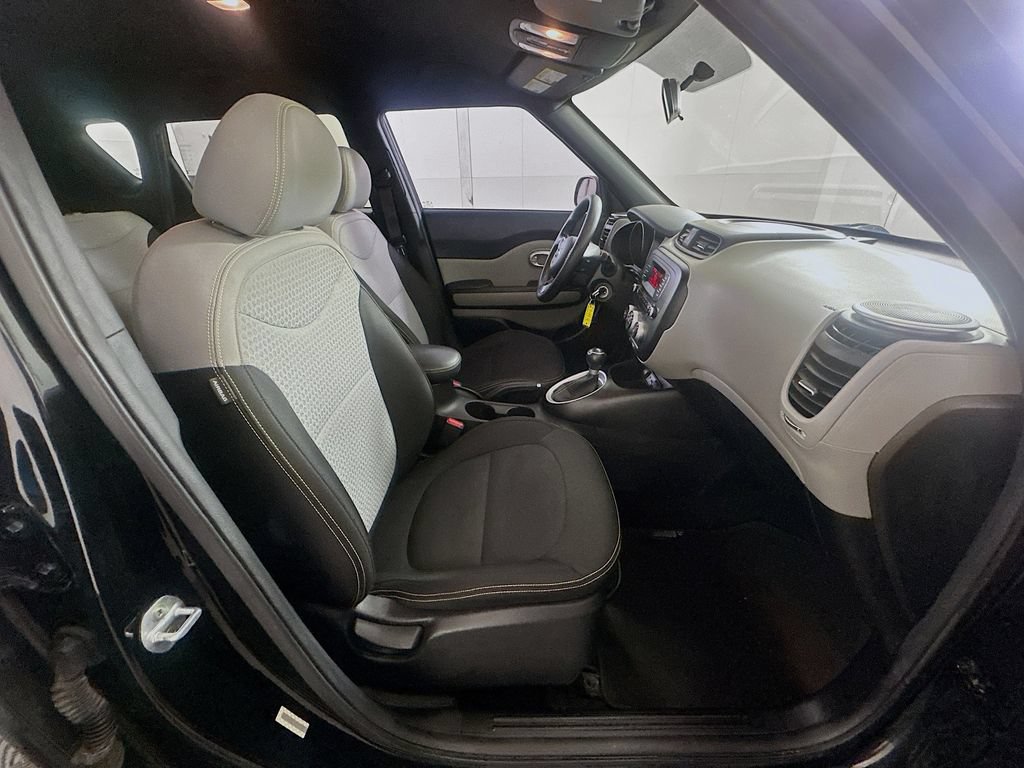 Used 2015 Kia Soul + FWD image 25