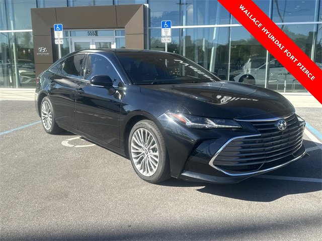 Used 2022 Toyota Avalon Limited image 4