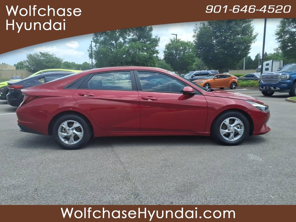 Used 2022 Hyundai Elantra SE w/ Cargo Package FWD image 6
