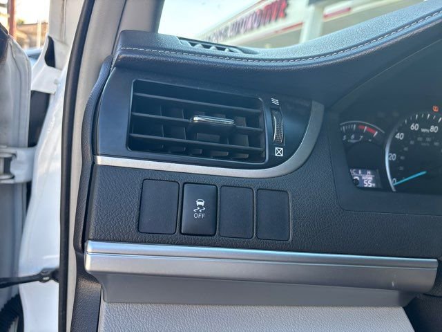 Used 2014 Toyota Camry LE image 40