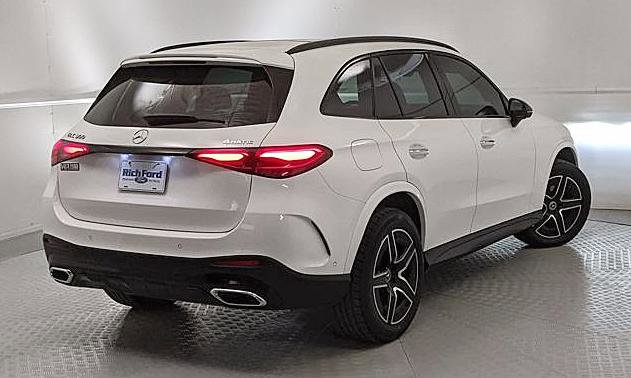 Used 2023 Mercedes-Benz GLC 300 4MATIC image 3