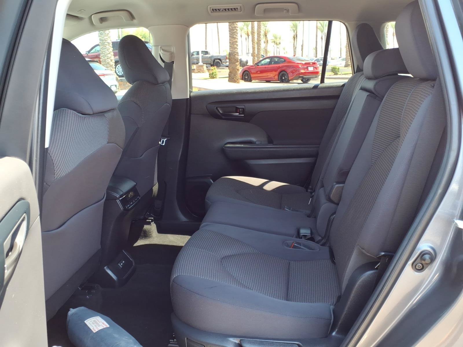 Used 2023 Toyota Highlander LE FWD image 10