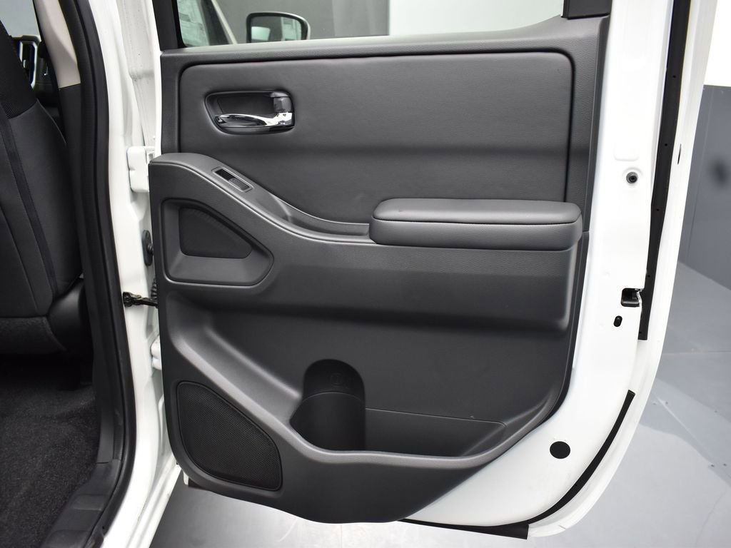 Used 2025 Nissan Frontier SV w/ Tow Package image 21