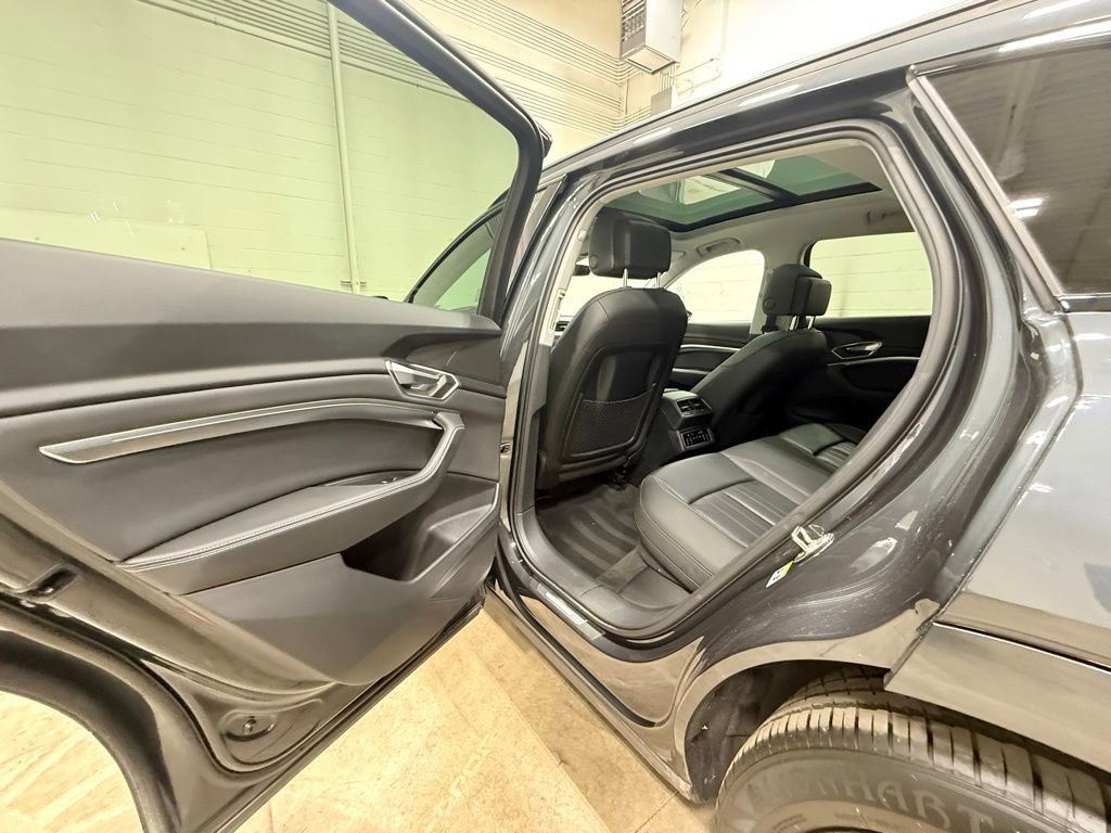 Used 2021 Audi e-tron Premium w/ Convenience Plus Package image 37