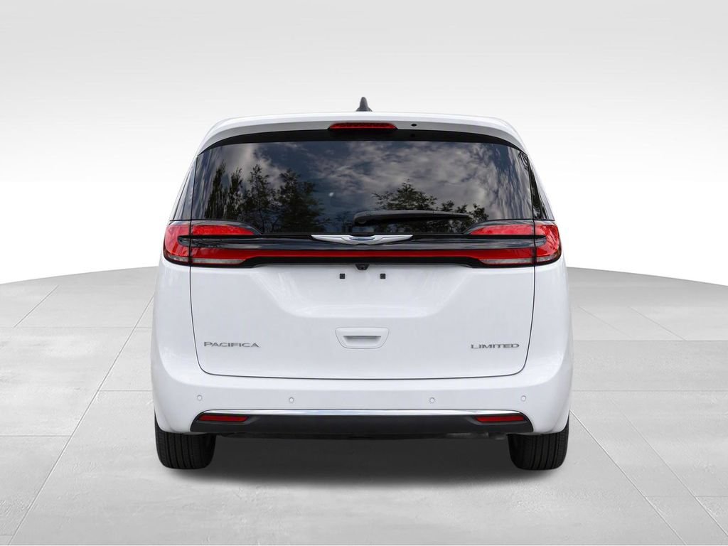 Used 2026 Chrysler Pacifica Limited FWD image 7