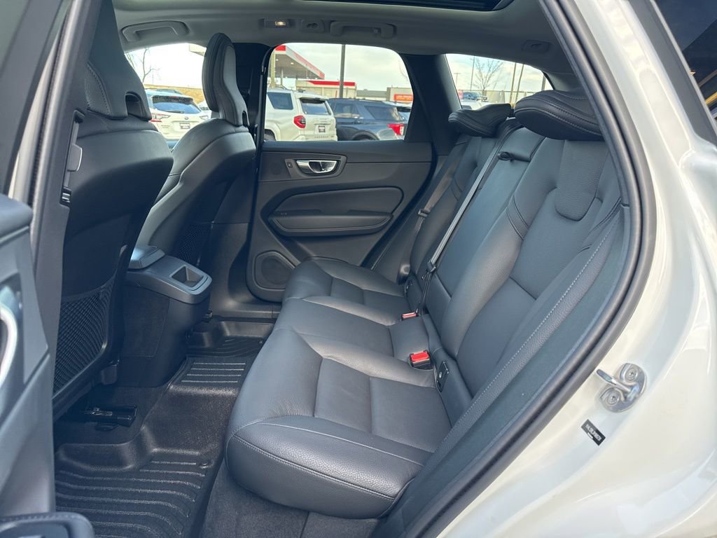 Used 2024 Volvo XC60 B5 Plus image 21