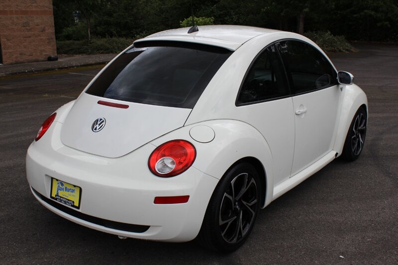 Used 2008 Volkswagen Beetle Triple White Edition FWD image 4