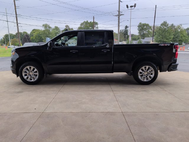Used 2025 Chevrolet Silverado 1500 Custom w/ LPO, Dark Essentials Package AWD/4WD image 5