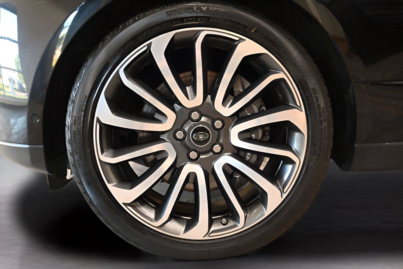 Used 2019 Land Rover Range Rover Supercharged AWD/4WD image 34