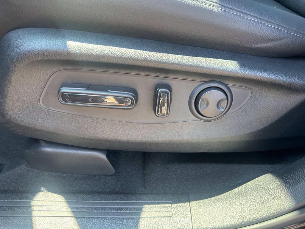 Used 2025 Honda CR-V EX-L image 12