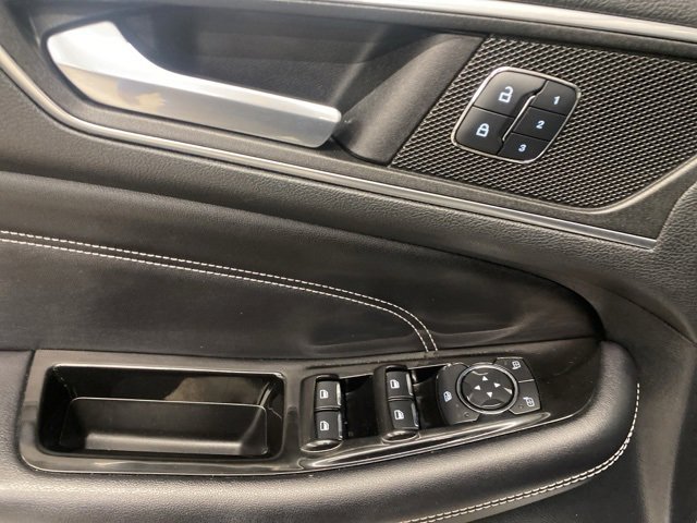 Used 2015 Ford Edge Titanium image 30