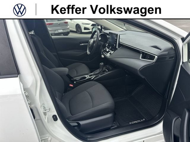 Used 2020 Toyota Corolla LE FWD image 28