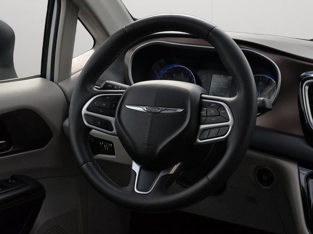 Used 2023 Chrysler Voyager LX FWD image 19