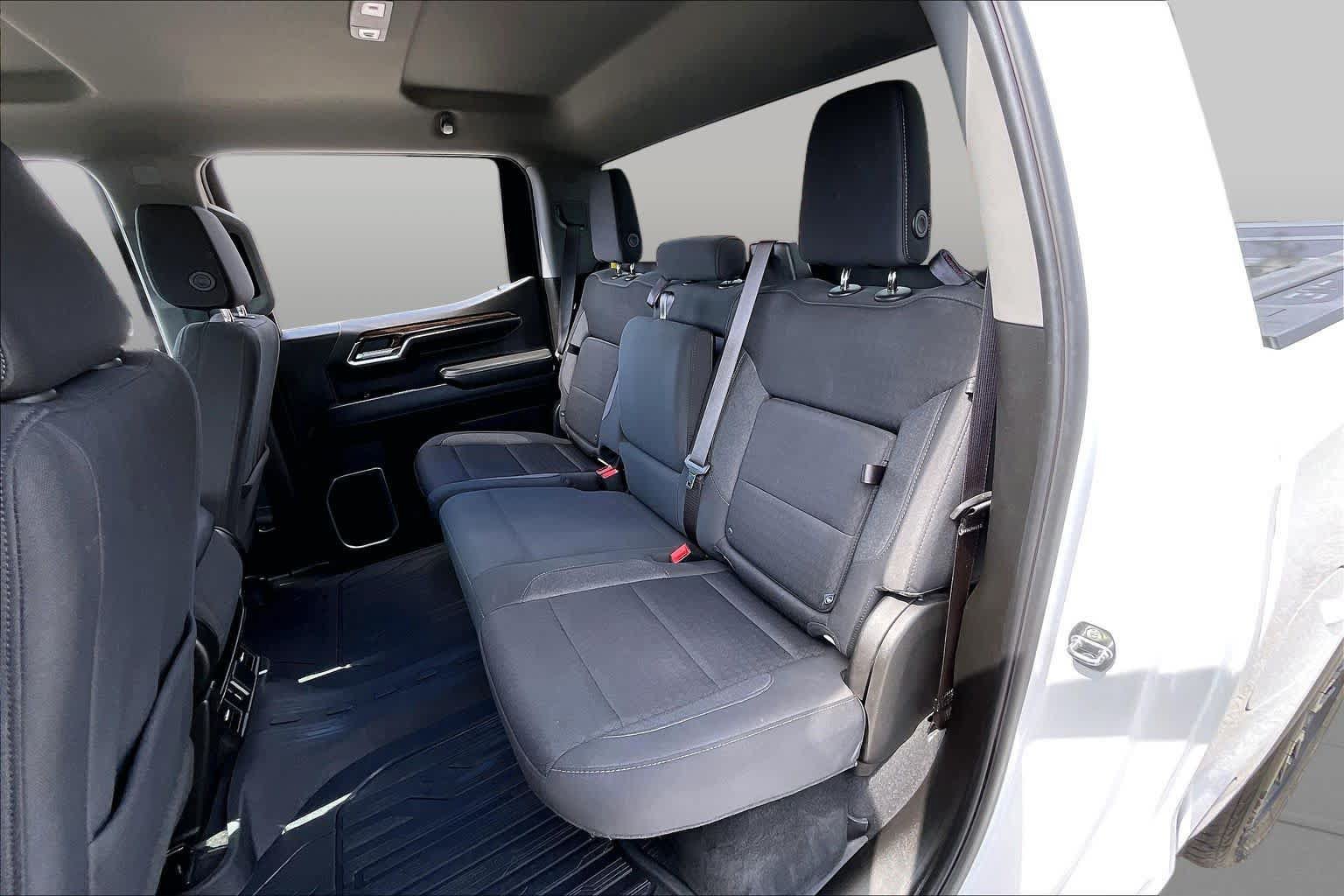 Used 2024 GMC Sierra 1500 Elevation w/ LPO, Elevation Black Package AWD/4WD image 18