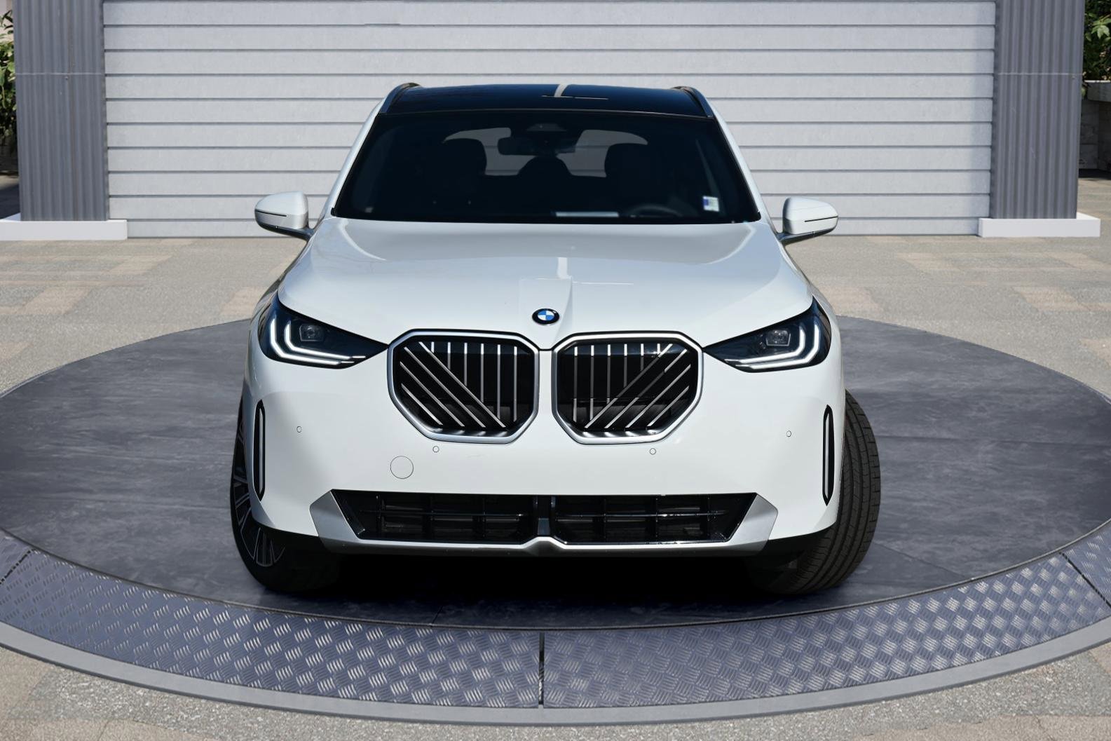 Used 2025 BMW X3 xDrive30i w/ Convenience Package image 2