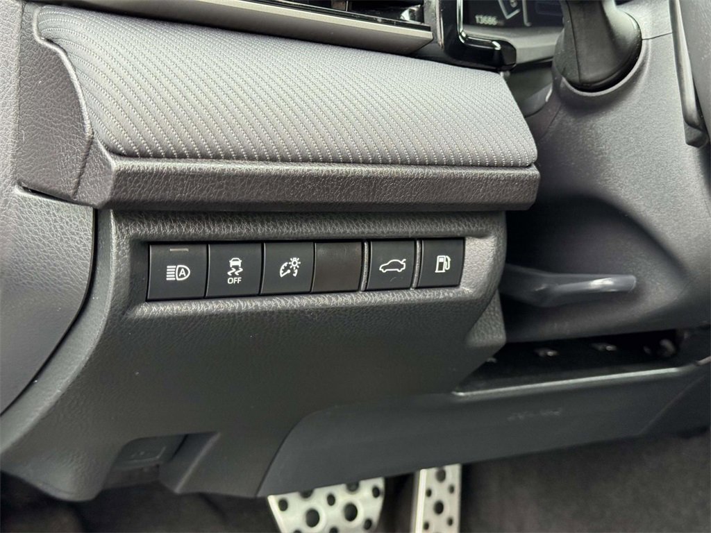 Used 2025 Toyota Camry SE image 10