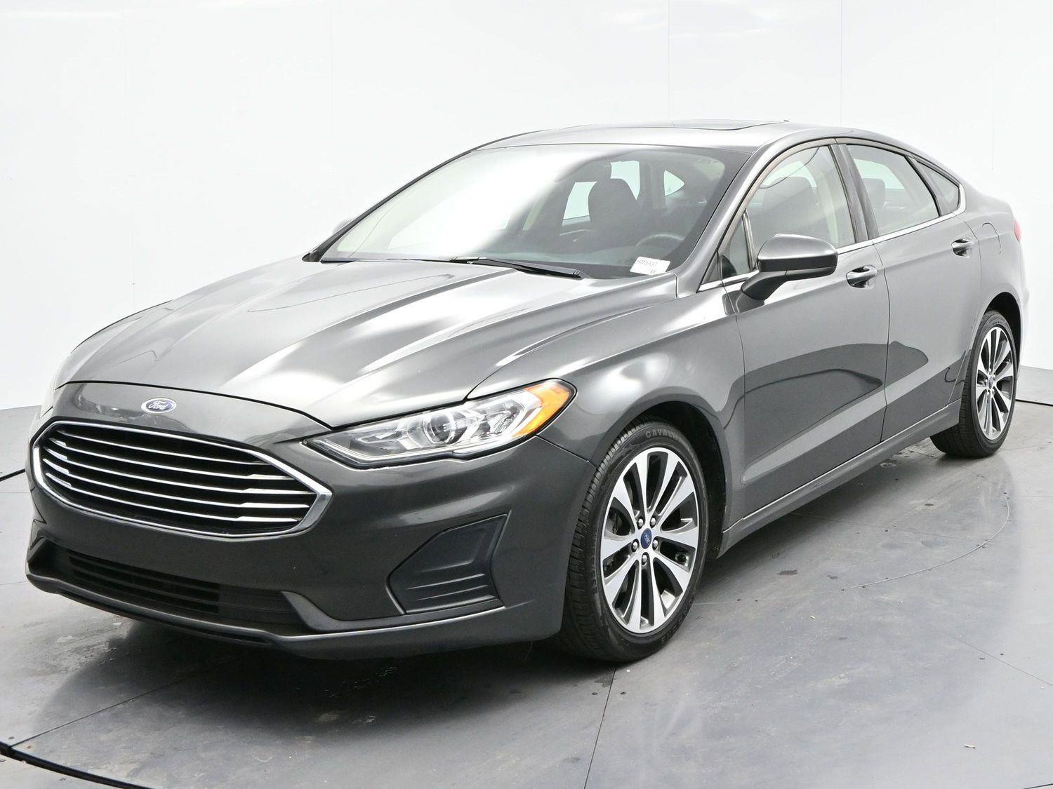 Used 2020 Ford Fusion SE image 3
