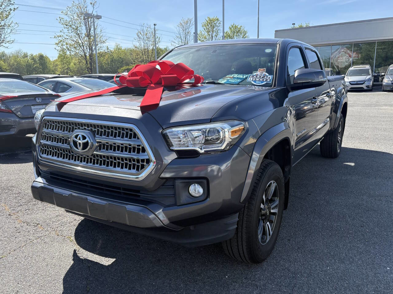 Used 2017 Toyota Tacoma TRD Sport w/ Tow Package image 1