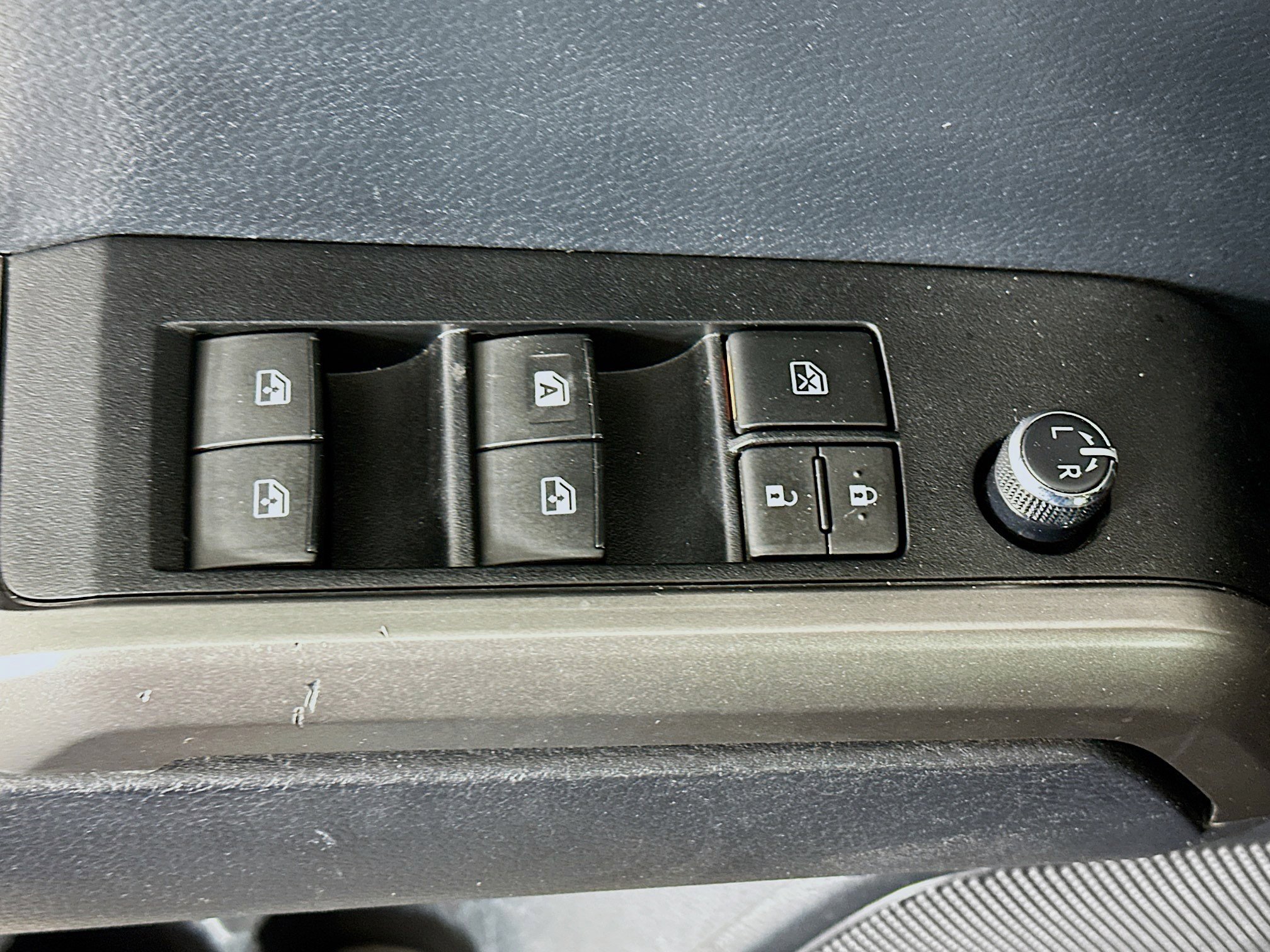 Used 2018 Toyota Tacoma SR5 RWD image 15
