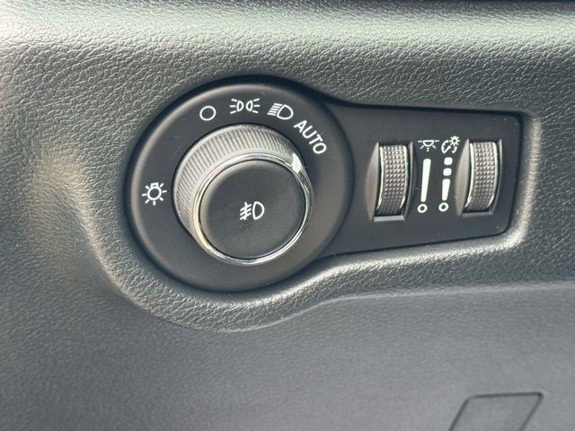 New 2026 Chrysler Pacifica Limited image 12