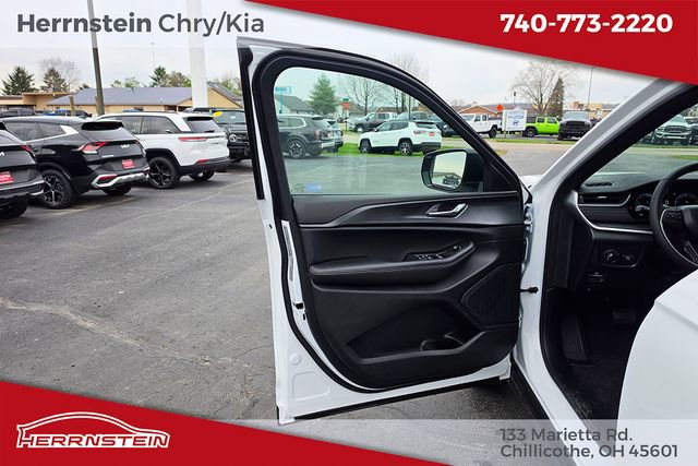 New 2025 Jeep Grand Cherokee L Laredo image 14