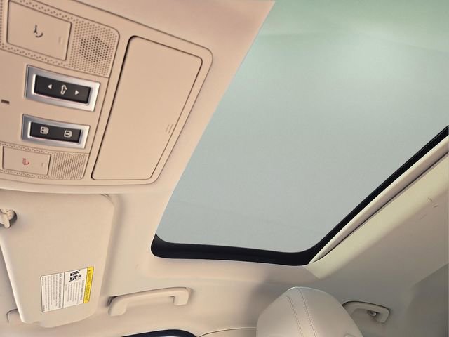 Used 2020 Jaguar XE S image 24