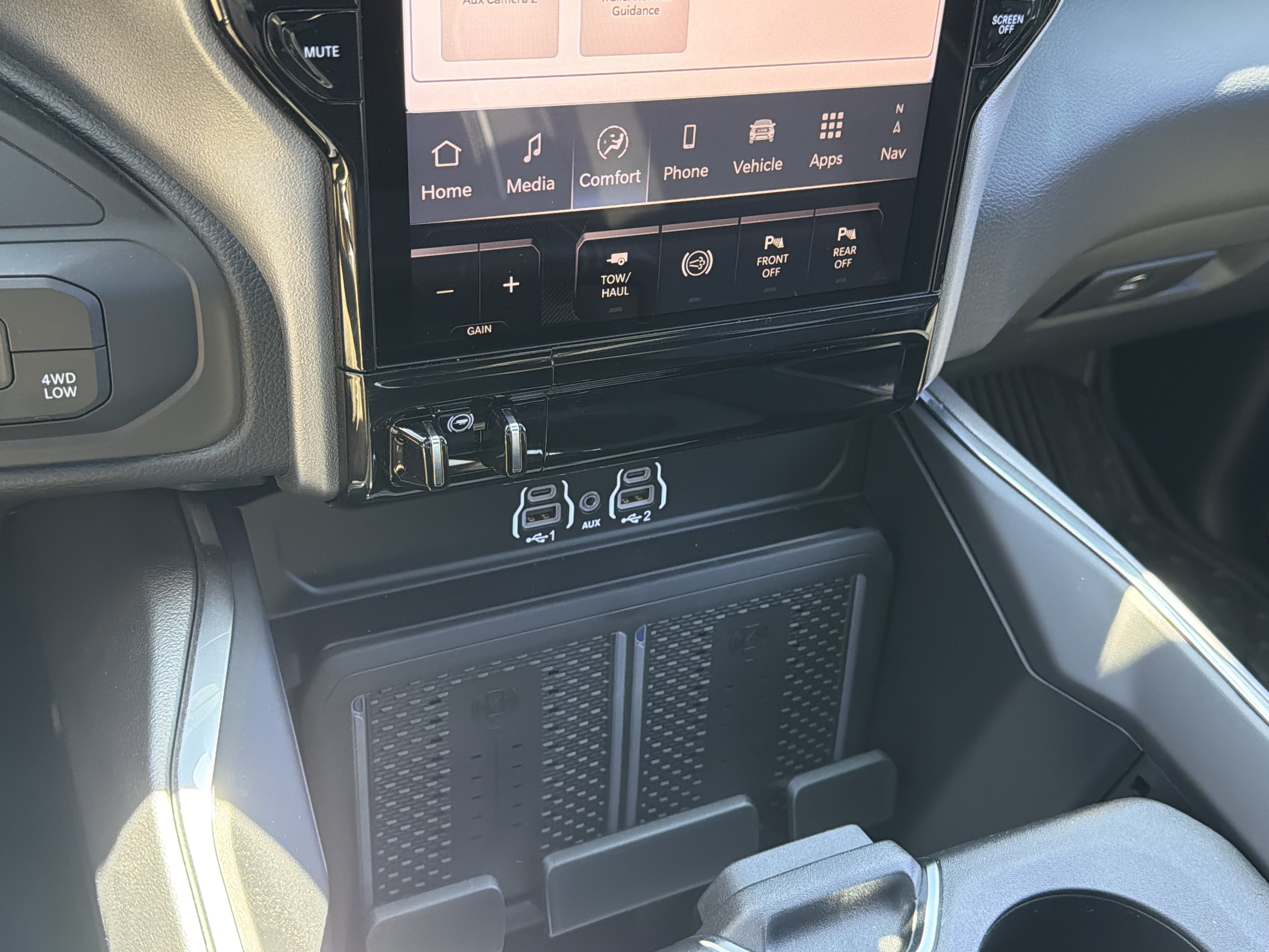 New 2026 RAM 3500 Laramie AWD/4WD image 24