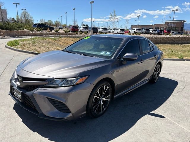 Used 2018 Toyota Camry SE image 4