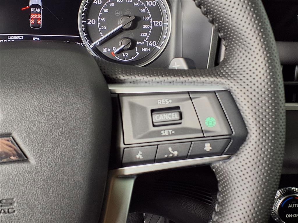 New 2025 Mitsubishi Outlander SE image 24