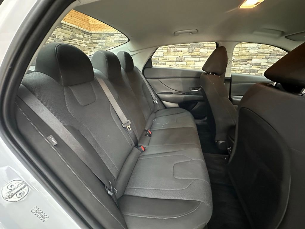 Certified 2024 Hyundai Elantra SE image 30