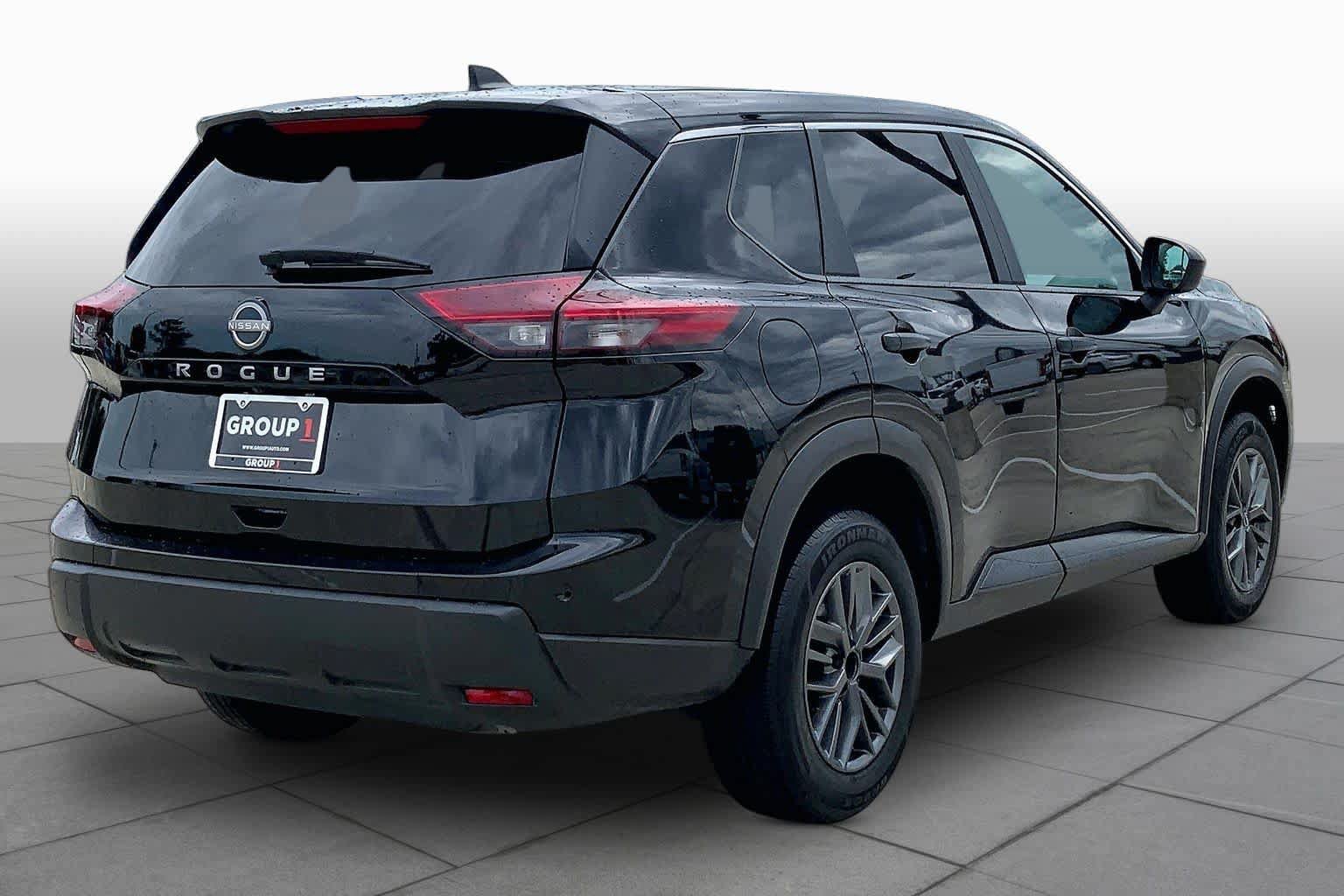 Used 2024 Nissan Rogue S FWD image 12