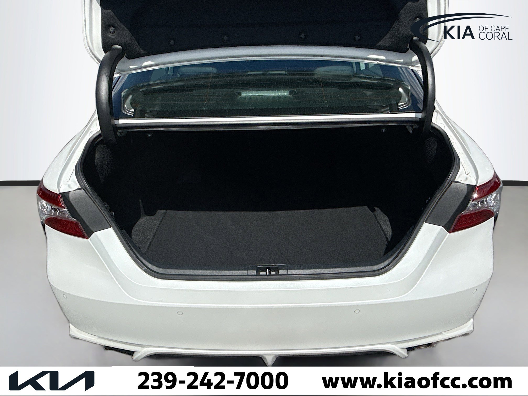 Used 2020 Toyota Camry XSE w/ Driver Assist Package image 11