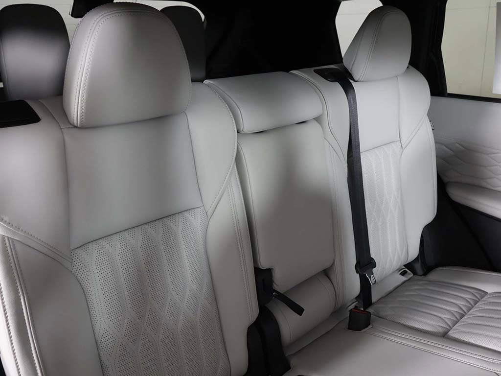 New 2025 Mitsubishi Outlander AWD image 41