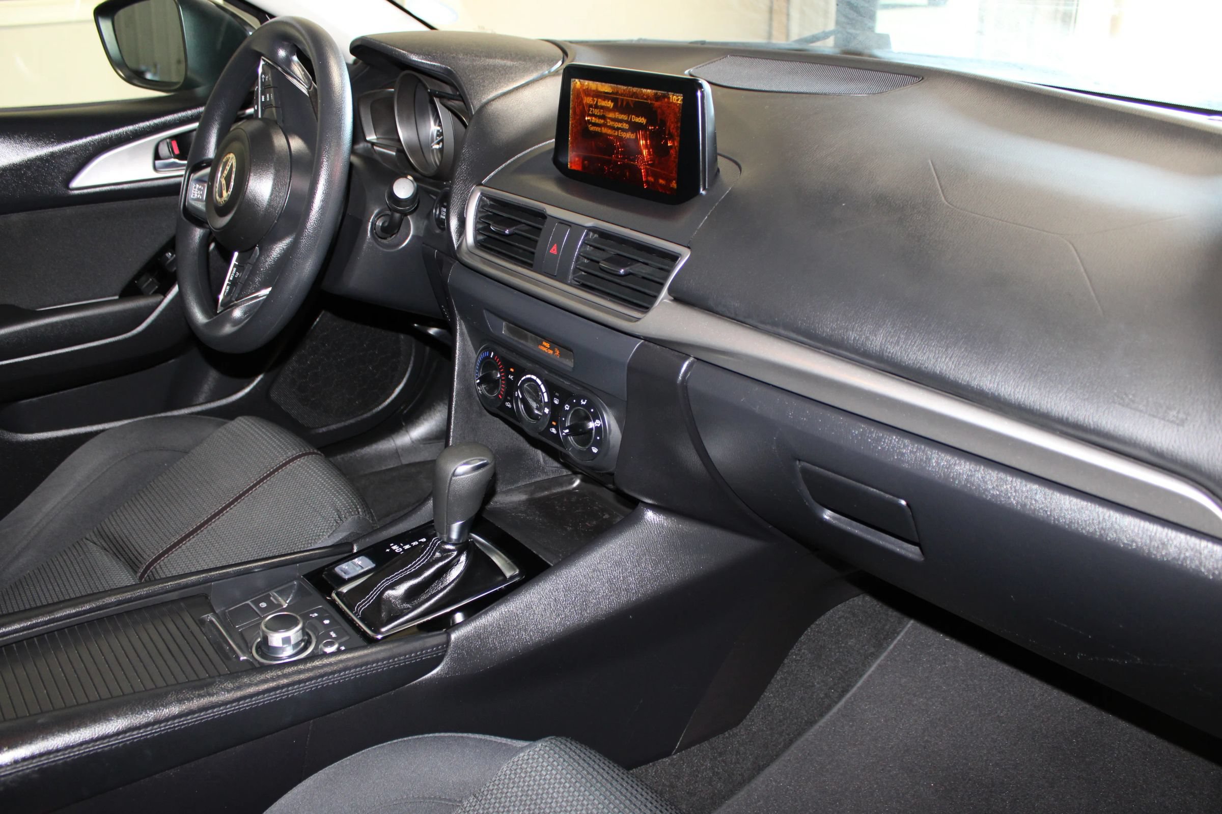 Used 2018 MAZDA MAZDA3 Sport w/ Preferred Equipment Package FWD image 29